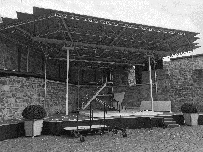 Erneuerung des Bühnenbereichs mit Bühnendach in der Wasserburg Bad Vilbel - Berthold Scharrer Architektur