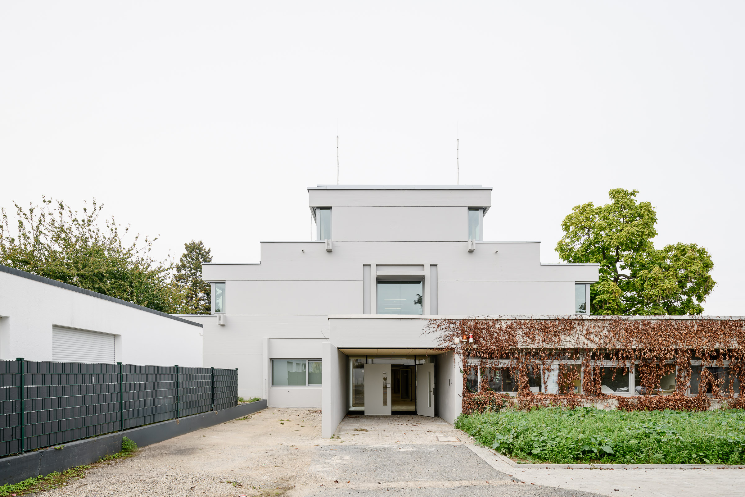 Sanierung des Bauteils B der Otto-Hahn-Schule Frankfurt Nieder-Eschbach - Berthold Scharrer Architektur