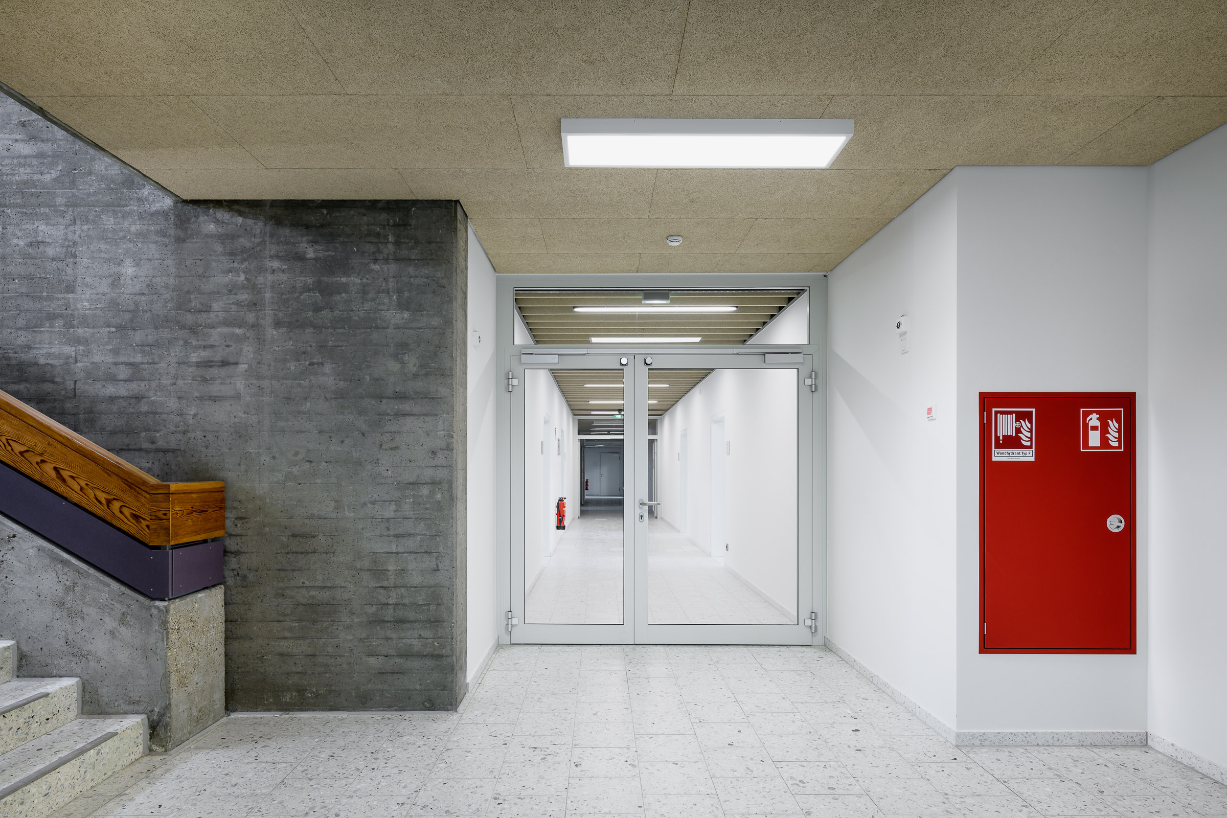 Sanierung des Bauteils B der Otto-Hahn-Schule Frankfurt Nieder-Eschbach - Berthold Scharrer Architektur