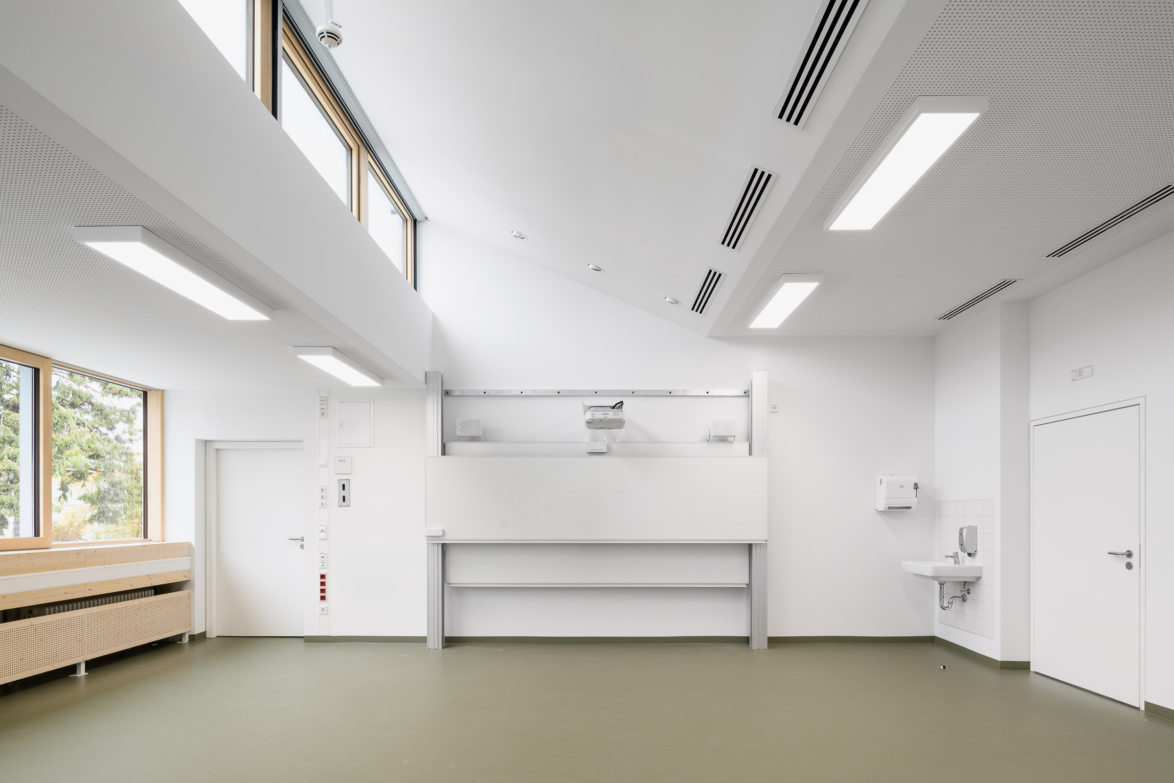 Sanierung des Bauteils B der Otto-Hahn-Schule Frankfurt Nieder-Eschbach - Berthold Scharrer Architektur