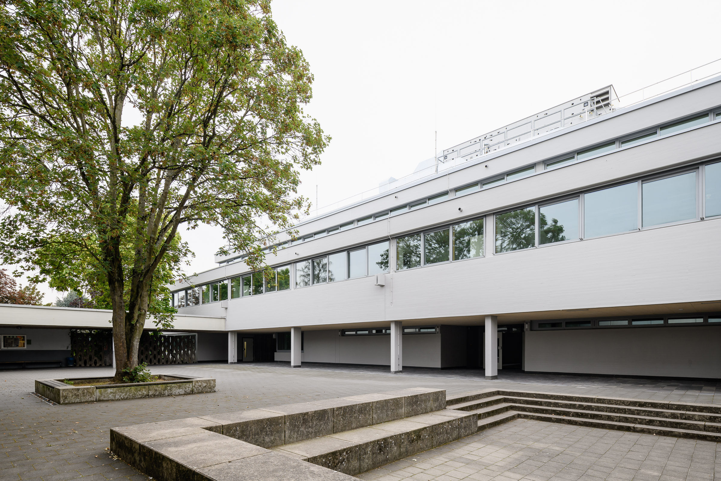 Sanierung des Bauteils B der Otto-Hahn-Schule Frankfurt Nieder-Eschbach - Berthold Scharrer Architektur